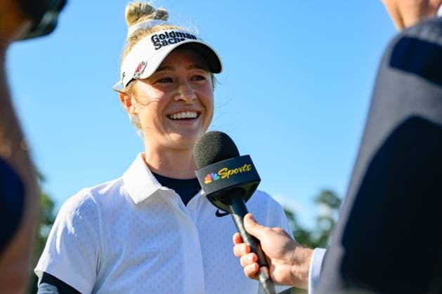 THE WOODLANDS, TX - APRIL 21: Nelly Korda (USA) is interviewed on the green on 18 after winning the Chevron Championship at The Club at Carlton Woods on April 21, 2024 in The Woodlands, Texas. (Photo by Ken Murray Icon Sportswire) GOLF: APR 21 LPGA, Golf Damen The Chevron Championship EDITORIAL USE ONLY Icon240421083