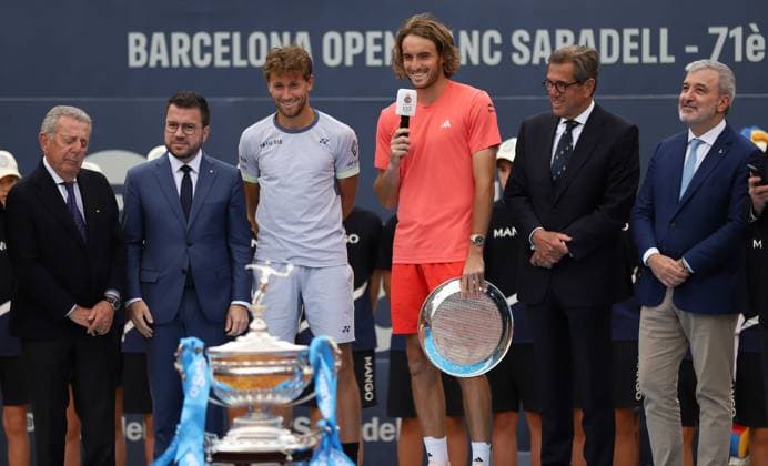 April 21, 2024, Sabadell, Barcelona, Spain: Barcelona Spain 21.04.2024 Stefanos Tsitsipas (Greece) speak in the match between Stefanos Tsitsipas (Greece) and Casper Ruud (Norway) during the Day 9 of the Barcelona Open Banc Sabadell Godo on 21 April 2024 in Barcelona. Sabadell Spain - ZUMAu50_ 20240421_zsp_u50_083 Copyright: xXavixUrgelesx