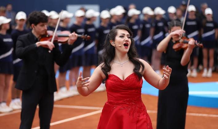 April 21, 2024, Sabadell, Barcelona, Spain: Barcelona Spain 21.04.2024 The soprano Aseel Massoud accompanied by the string quintet of the Conservatori Liceu in the match between Stefanos Tsitsipas (Greece) and Casper Ruud (Norway) during the Day 9 of the Barcelona Open Banc Sabadell Godo on 21 April 2024 in Barcelona. Sabadell Spain - ZUMAu50_ 20240421_zsp_u50_047 Copyright: xXavixUrgelesx