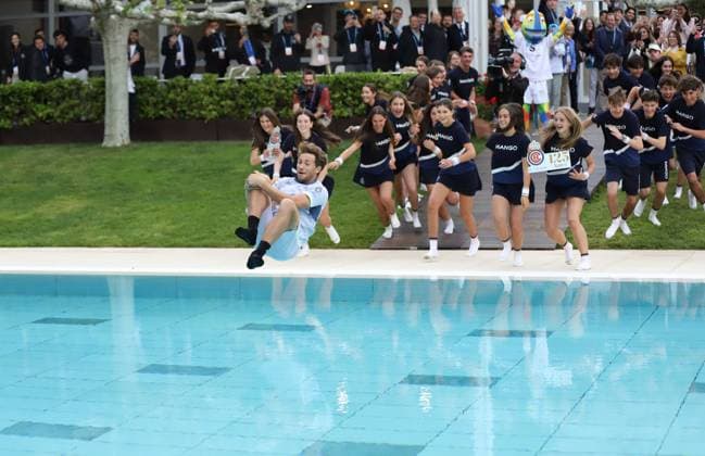 April 21, 2024, Sabadell, Barcelona, Spain: Barcelona Spain 21.04.2024 Casper Ruud (Norway) bathes with the ball boys after the victory in the match between Stefanos Tsitsipas (Greece) and Casper Ruud (Norway) during the Day 9 of the Barcelona Open Banc Sabadell Godo on 21 April 2024 in Barcelona. Sabadell Spain - ZUMAu50_ 20240421_zsp_u50_121 Copyright: xXavixUrgelesx