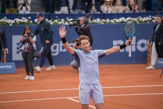 April 21, 2024: CASPER RUUD celebrates his victory during the final match against STEFANOS TSITSIPAS in the Barcelona Open Banc Sabadell 2024. CASPER RUUD won the match 7-5 6-3. This was CASPER RUUDÃ¢â‚¬â ¢s 1st victory at the tournament. - ZUMAr159 20240421_aap_r159_040 Copyright: xPatriciaxRodriguesx