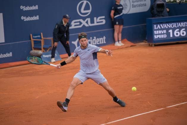 April 21, 2024: CASPER RUUD hits the ball during the final match against STEFANOS TSITSIPAS in the Barcelona Open Banc Sabadell 2024. CASPER RUUD won the match 7-5 6-3. This was CASPER RUUDÃ¢â‚¬â ¢s 1st victory at the tournament. - ZUMAr159 20240421_aap_r159_039 Copyright: xPatriciaxRodriguesx