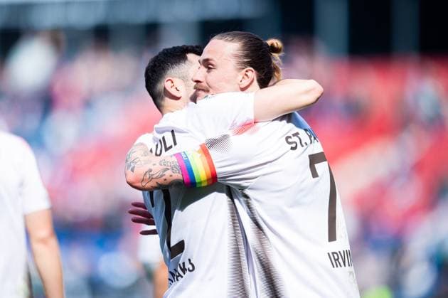 21 04 2024 Soccer, 2023 2024, 1 Bundesliga, Matchday 30, Hannover 96 FC St Pauli L R Manolis Saliakas Pauli , Jackson Irvine Pauli DFL REGULATIONS PROHIBIT ANY USE OF PHOTOGRAPHS AS IMAGE SEQUENCES AND OR QUASI VIDEO