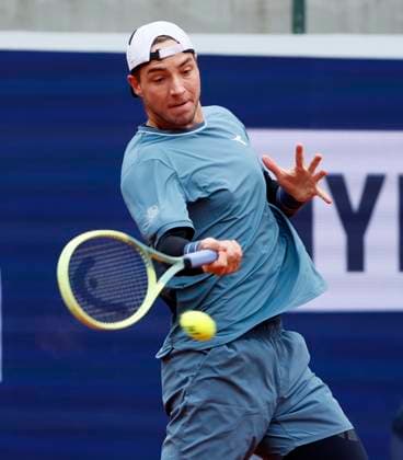 (240422) -- MUNICH, April 22, 2024 -- Jan-Lennard Struff hits a return during the men s singles final between Taylor Fritz of the United States and Jan-Lennard Struff of Germany at the BMW Open 2024 tennis tournament in Munich, Germany, April 21, 2024. (Photo by Xinhua) (SP)GERMANY-MUNICH-TENNIS-BMW OPEN-MEN S SINGLES-FINAL PhilippexRuiz 
