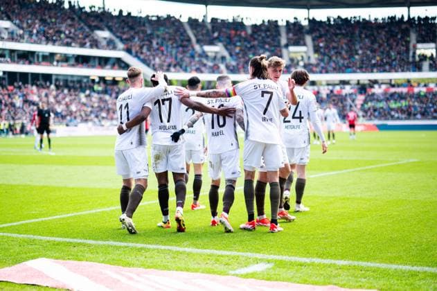21 04 2024 Soccer, 2023 2024, 1 Bundesliga, Matchday 30, Hannover 96 FC St Pauli Cheering crowd after the goal to 0 1 of 2L Oladapo Afolayan Pauli , L Johannes Eggestein Pauli , M R Marcel Hartel Pauli , Jackson Irvine Pauli , Aljoscha Kemlein Pauli DFL REGULATIONS PROHIBIT ANY USE OF PHOTOGRAPHS AS IMAGE SEQUENCES AND OR QUASI VIDEO
