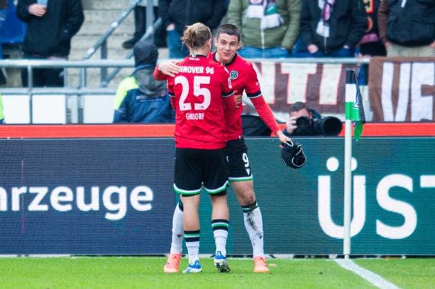 21 04 2024 Soccer, 2023 2024, 1 Bundesliga, Matchday 30, Hannover 96 FC St Pauli L R Lars Gindorf Hannover celebrates after his goal to 1 1 with Nicolo Tresoldi Hannover DFL REGULATIONS PROHIBIT ANY USE OF PHOTOGRAPHS AS IMAGE SEQUENCES AND OR QUASI VIDEO