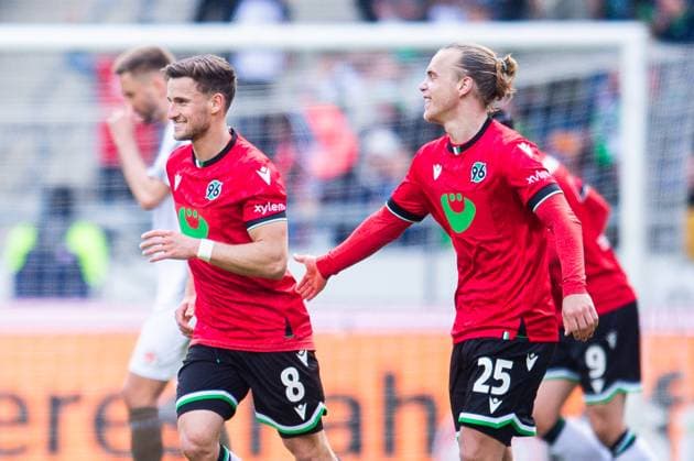 21 04 2024 Soccer, 2023 2024, 1 Bundesliga, Matchday 30, Hannover 96 FC St Pauli R Lars Gindorf Hannover celebrates after his goal for 1 1 L Enzo Leopold Hannover DFL REGULATIONS PROHIBIT ANY USE OF PHOTOGRAPHS AS IMAGE SEQUENCES AND OR QUASI VIDEO