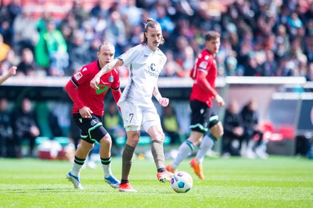 21 04 2024 Soccer, 2023 2024, 1 Bundesliga, Matchday 30, Hannover 96 FC St Pauli Jackson Irvine Pauli DFL REGULATIONS PROHIBIT ANY USE OF PHOTOGRAPHS AS IMAGE SEQUENCES AND OR QUASI VIDEO