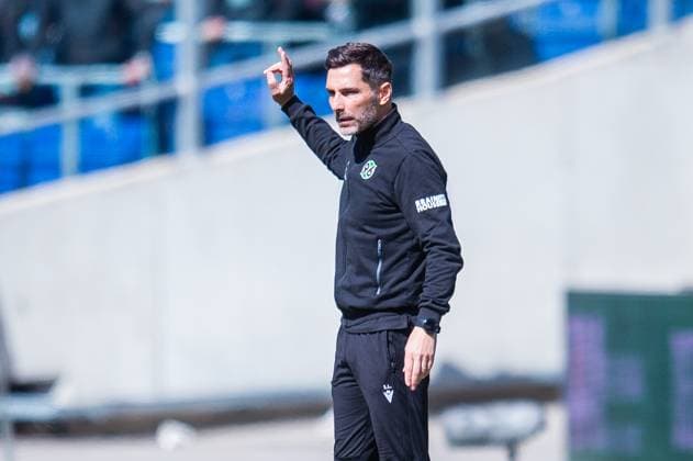 21 04 2024 Soccer, 2023 2024, 1 Bundesliga, Matchday 30, Hannover 96 FC St Pauli Stefan Leitl Coach Hannover DFL REGULATIONS PROHIBIT ANY USE OF PHOTOGRAPHS AS IMAGE SEQUENCES AND OR QUASI VIDEO