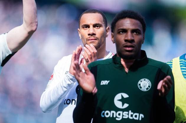 21 04 2024 Soccer, 2023 2024, 1 Bundesliga, Matchday 30, Hannover 96 FC St Pauli L R Etienne Amenyido Pauli , Oladapo Afolayan Pauli DFL REGULATIONS PROHIBIT ANY USE OF PHOTOGRAPHS AS IMAGE SEQUENCES AND OR QUASI VIDEO