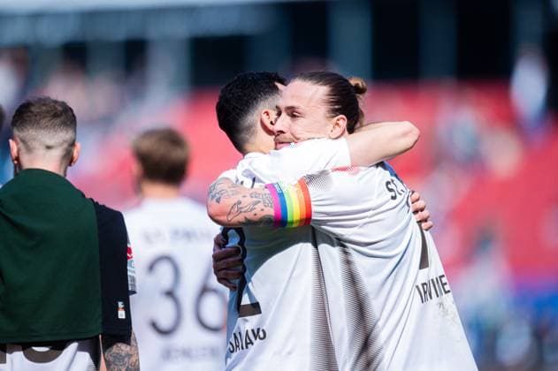 21 04 2024 Soccer, 2023 2024, 1 Bundesliga, Matchday 30, Hannover 96 FC St Pauli L R Manolis Saliakas Pauli , Connor Metcalfe Pauli DFL REGULATIONS PROHIBIT ANY USE OF PHOTOGRAPHS AS IMAGE SEQUENCES AND OR QUASI VIDEO