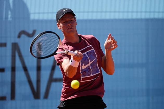 April 22, 2024, Madrid, Madrid, SPAIN: Jannik Sinner of Italy practices during the Mutua Madrid Open 2024, ATP, Tennis Herren Masters 1000 and WTA, Tennis Damen 1000, tournament celebrated at Caja Magica on April 22, 2024 in Madrid, Spain. Madrid SPAIN - ZUMAa181 20240422_zaa_a181_080 Copyright: xOscarxJ.xBarrosox