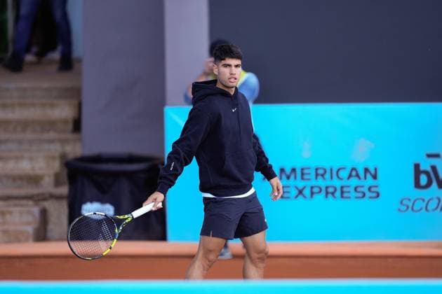 April 22, 2024, Madrid, Madrid, SPAIN: Carlos Alcaraz of Spain practices during the Mutua Madrid Open 2024, ATP, Tennis Herren Masters 1000 and WTA, Tennis Damen 1000, tournament celebrated at Caja Magica on April 22, 2024 in Madrid, Spain. Madrid SPAIN - ZUMAa181 20240422_zaa_a181_083 Copyright: xOscarxJ.xBarrosox