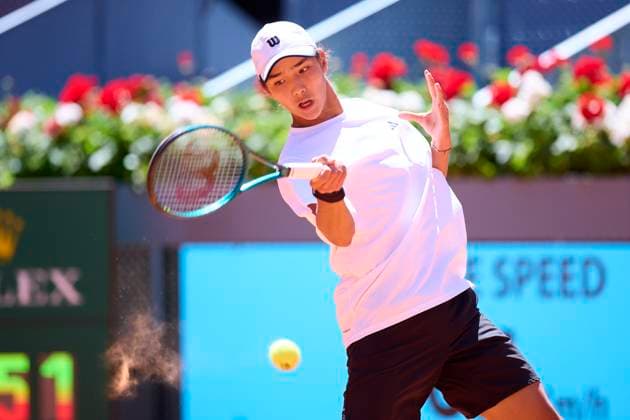 Mutua Madrid Open - Day One Amir Omarkhanov of Kazakhstan returns a shot against Roberto Bautista Agut of Spain during day one of the Mutua Madrid Open 2024 at Caja Magica on April 22, 2024, in Madrid, Spain. Madrid Caja Magica Madrid Spain RL_MMO24_114 Copyright: xRicardoxLarreinax