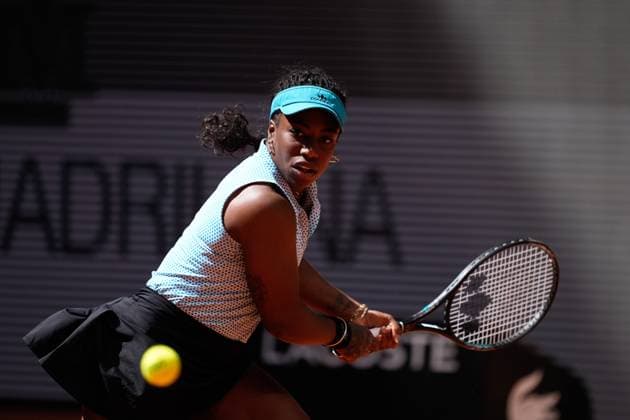 April 22, 2024, Madrid, Madrid, SPAIN: Sachia Vickery of United States in action against Rebeka Masarova of Spain during the Mutua Madrid Open 2024, ATP, Tennis Herren Masters 1000 and WTA, Tennis Damen 1000, tournament celebrated at Caja Magica on April 22, 2024 in Madrid, Spain. Madrid SPAIN - ZUMAa181 20240422_zaa_a181_104 Copyright: xOscarxJ.xBarrosox