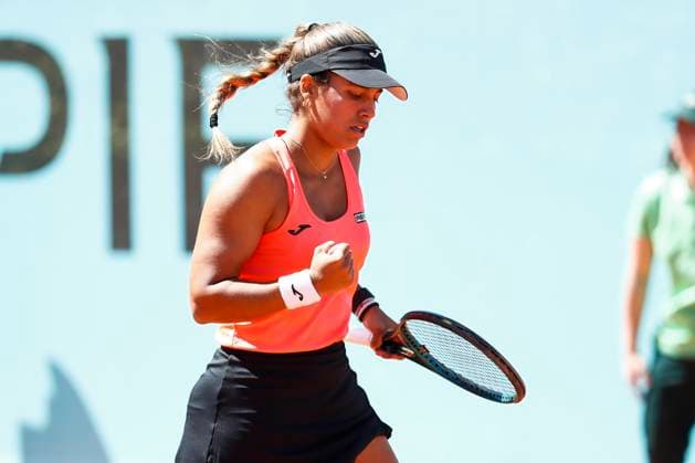 April 22, 2024, Madrid, Madrid, SPAIN: Jessica Bouzas Maneiro of Spain celebrates a point against Claire Liu of USA during the Mutua Madrid Open 2024, ATP, Tennis Herren Masters 1000 and WTA, Tennis Damen 1000, tournament celebrated at Caja Magica on April 22, 2024 in Madrid, Spain. Madrid SPAIN - ZUMAa181 20240422_zaa_a181_172 Copyright: xIrinaxR.xHipolitox