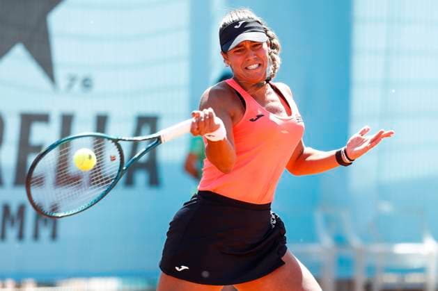 April 22, 2024, Madrid, Madrid, SPAIN: Jessica Bouzas Maneiro of Spain in action against Claire Liu of USA during the Mutua Madrid Open 2024, ATP, Tennis Herren Masters 1000 and WTA, Tennis Damen 1000, tournament celebrated at Caja Magica on April 22, 2024 in Madrid, Spain. Madrid SPAIN - ZUMAa181 20240422_zaa_a181_179 Copyright: xIrinaxR.xHipolitox