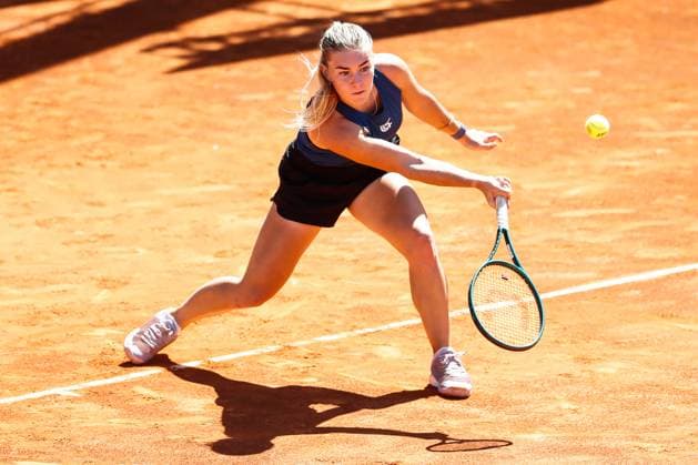 April 22, 2024, Madrid, Madrid, SPAIN: Maria Timofeeva of Russia in action against Fiona Ferro of France during the Mutua Madrid Open 2024, ATP, Tennis Herren Masters 1000 and WTA, Tennis Damen 1000, tournament celebrated at Caja Magica on April 22, 2024 in Madrid, Spain. Madrid SPAIN - ZUMAa181 20240422_zaa_a181_190 Copyright: xIrinaxR.xHipolitox