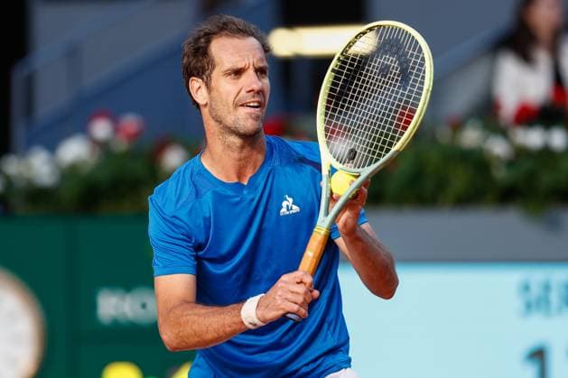 April 22, 2024, Madrid, Madrid, SPAIN: Richard Gasquet of France in action against Stefano Napolitano of Italy during the Mutua Madrid Open 2024, ATP, Tennis Herren Masters 1000 and WTA, Tennis Damen 1000, tournament celebrated at Caja Magica on April 22, 2024 in Madrid, Spain. Madrid SPAIN - ZUMAa181 20240422_zaa_a181_323 Copyright: xIrinaxR.xHipolitox