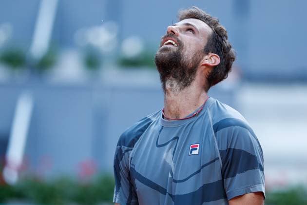 April 22, 2024, Madrid, Madrid, SPAIN: Stefano Napolitano of Italy gestures against Richard Gasquet of France during the Mutua Madrid Open 2024, ATP, Tennis Herren Masters 1000 and WTA, Tennis Damen 1000, tournament celebrated at Caja Magica on April 22, 2024 in Madrid, Spain. Madrid SPAIN - ZUMAa181 20240422_zaa_a181_328 Copyright: xIrinaxR.xHipolitox