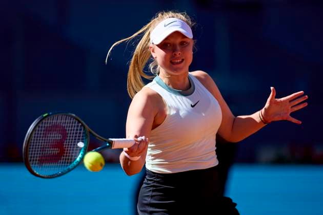 Mutua Madrid Open - Day Two Brenda Fruhvirtova of the Czech Republic returns a shot against Arantxa Rus of Netherlands during day two of the Mutua Madrid Open 2024 at Caja Magica on April 23, 2024, in Madrid, Spain. Madrid Caja Magica Madrid Spain RL_MMO24_301 Copyright: xRicardoxLarreinax