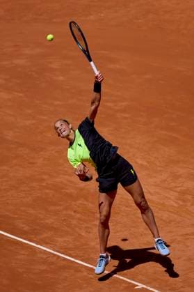 Mutua Madrid Open - Day Two Arantxa Rus of Netherlands serves against Brenda Fruhvirtova of the Czech Republic during day two of the Mutua Madrid Open 2024 at Caja Magica on April 23, 2024, in Madrid, Spain. Madrid Caja Magica Madrid Spain RL_MMO24_328 Copyright: xRicardoxLarreinax