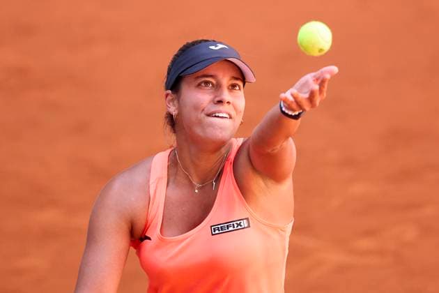 Mutua Madrid Open - Day Two Jessica Bouzas Maneiro of Spain serves against Sachia Vickery of USA during day two of the Mutua Madrid Open 2024 at Caja Magica on April 23, 2024, in Madrid, Spain. Madrid Caja Magica Madrid Spain RL_MMO24_349 Copyright: xRicardoxLarreinax