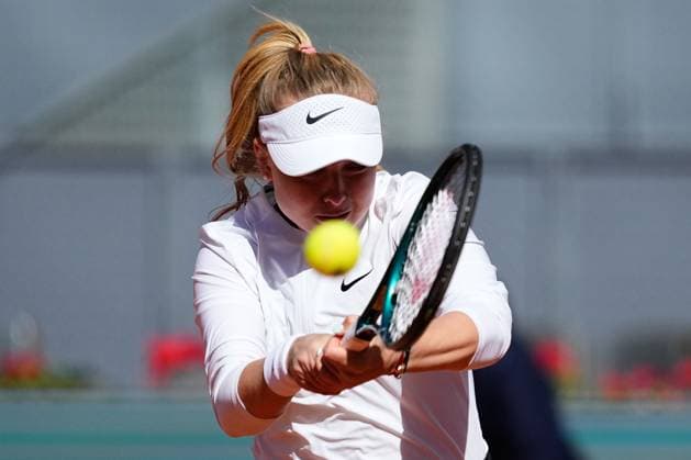 April 23, 2024, Madrid, Madrid, SPAIN: Bernarda Fruhvirtova of Czech Republic in action against Arantxa Rus of The Netherlands during the Mutua Madrid Open 2024, ATP, Tennis Herren Masters 1000 and WTA, Tennis Damen 1000, tournament celebrated at Caja Magica on April 23, 2024 in Madrid, Spain. Madrid SPAIN - ZUMAa181 20240423_zaa_a181_005 Copyright: xOscarxJ.xBarrosox