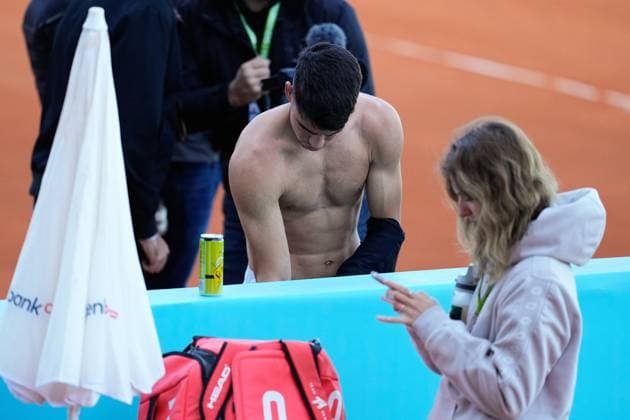 April 23, 2024, Madrid, Madrid, SPAIN: Carlos Alcaraz of Spain practices during the Mutua Madrid Open 2024, ATP, Tennis Herren Masters 1000 and WTA, Tennis Damen 1000, tournament celebrated at Caja Magica on April 23, 2024 in Madrid, Spain. Madrid SPAIN - ZUMAa181 20240423_zaa_a181_025 Copyright: xOscarxJ.xBarrosox