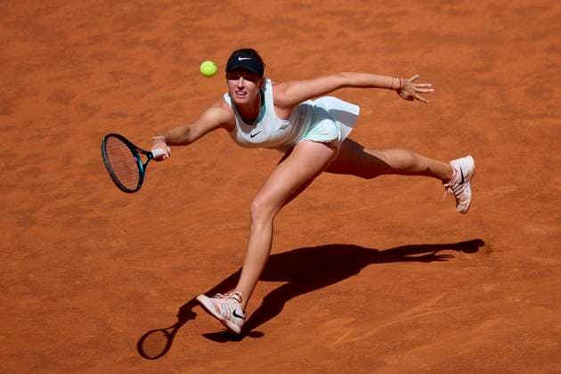 Mutua Madrid Open - Day Two Linda Fruhvirtova of the Czech Republic returns a shot against Irina-Camelia Begu of Romania during day two of the Mutua Madrid Open 2024 at Caja Magica on April 23, 2024, in Madrid, Spain. Madrid Caja Magica Madrid Spain RL_MMO24_392 Copyright: xRicardoxLarreinax