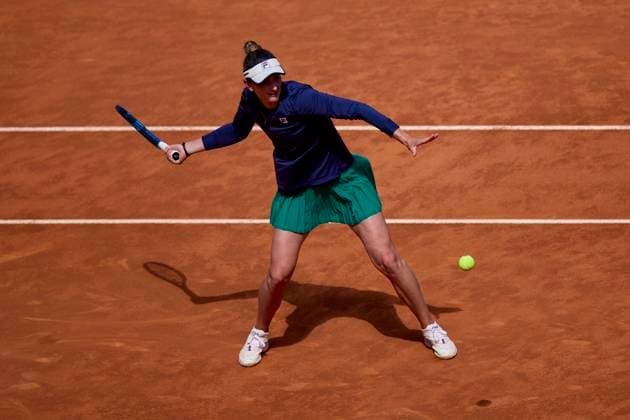 Mutua Madrid Open - Day Two Irina-Camelia Begu of Romania returns a shot against Linda Fruhvirtova of the Czech Republic during day two of the Mutua Madrid Open 2024 at Caja Magica on April 23, 2024, in Madrid, Spain. Madrid Caja Magica Madrid Spain RL_MMO24_402 Copyright: xRicardoxLarreinax