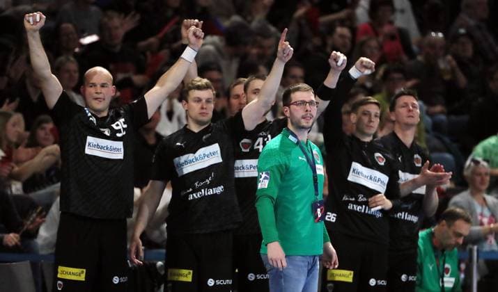 Füchse cheer after scoring, Paul Drux, coach Jaron Siewert Sport Handball Quarter-finals Euroleague European League Men Season 2023 2024 23 04 2024 Füchse Berlin vs HBC Nantes