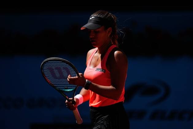 April 23, 2024, Madrid, Madrid, SPAIN: Jessica Bouzas of Spain in action against Sachia Vickery of United States during the Mutua Madrid Open 2024, ATP, Tennis Herren Masters 1000 and WTA, Tennis Damen 1000, tournament celebrated at Caja Magica on April 23, 2024 in Madrid, Spain. Madrid SPAIN - ZUMAa181 20240423_zaa_a181_057 Copyright: xOscarxJ.xBarrosox