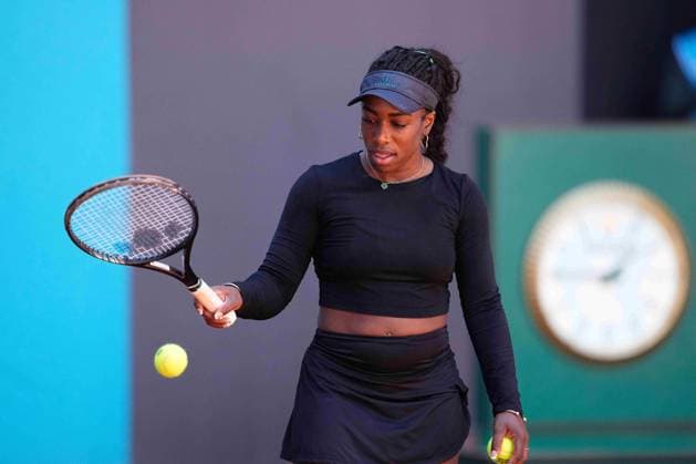 April 23, 2024, Madrid, Madrid, SPAIN: Sachia Vickery of United States in action against Jessica Bouzas of Spain during the Mutua Madrid Open 2024, ATP, Tennis Herren Masters 1000 and WTA, Tennis Damen 1000, tournament celebrated at Caja Magica on April 23, 2024 in Madrid, Spain. Madrid SPAIN - ZUMAa181 20240423_zaa_a181_065 Copyright: xOscarxJ.xBarrosox