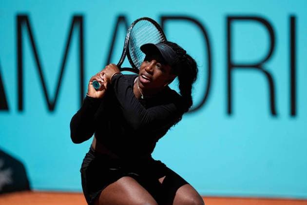 April 23, 2024, Madrid, Madrid, SPAIN: Sachia Vickery of United States in action against Jessica Bouzas of Spain during the Mutua Madrid Open 2024, ATP, Tennis Herren Masters 1000 and WTA, Tennis Damen 1000, tournament celebrated at Caja Magica on April 23, 2024 in Madrid, Spain. Madrid SPAIN - ZUMAa181 20240423_zaa_a181_061 Copyright: xOscarxJ.xBarrosox