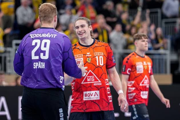 from left David Späth goalkeeper, RNL, 29 , Juri Knorr RNL, 10 , David More RNL, 15 , Rhein Neckar Löwen player, joy, happy, rejoicing, friendly, cheerful, happy, beaming, optimistic, action, action scene, 23 04 2024, Heidelberg Germany , Handball, EHF European League, Quarterfinals, Rhein Neckar Löwen Sporting CP Lisbon xozx