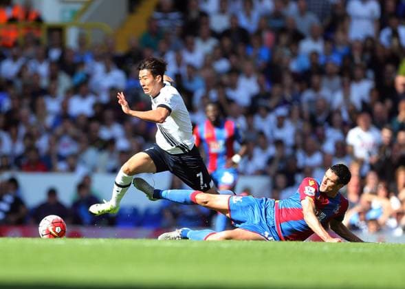 Soccer 2015: Tottenham Hotspur vs Crystal Palace SEP 20 Sept. 20, 2015 - London, United Kingdom - Tottenham s Heung-Min Son tussles with Crystal Palace s Martin Kelly..Barclays Premier League - Tottenham Hotspur vs Crystal Palace - White Hart Lane - England - 20th September 2015 - Picture David Klein Sportimage. London United Kingdom EDITORIAL USE ONLY Copyright: xx ZUMA-20150920_zaf_si1_004.jpg SportxImagex csmphototwo157210