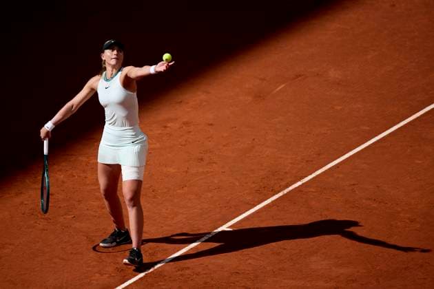Mutua Madrid Open - Day Three Paula Badosa of Spain serves against Jessica Bouzas Maneiro of Spain during day three of the Mutua Madrid Open 2024 at Caja Magica on April 24, 2024, in Madrid, Spain. Madrid Caja Magica Madrid Spain RL_MMO24_494 Copyright: xRicardoxLarreinax
