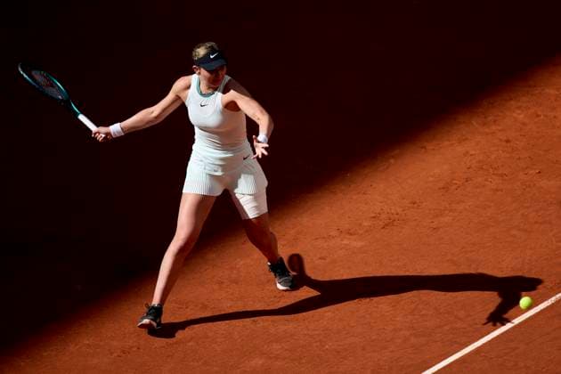 Mutua Madrid Open - Day Three Paula Badosa of Spain returns a shot against Jessica Bouzas Maneiro of Spain during day three of the Mutua Madrid Open 2024 at Caja Magica on April 24, 2024, in Madrid, Spain. Madrid Caja Magica Madrid Spain RL_MMO24_499 Copyright: xRicardoxLarreinax