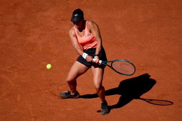 Mutua Madrid Open - Day Three Jessica Bouzas Maneiro of Spain returns a shot against Paula Badosa of Spain during day three of the Mutua Madrid Open 2024 at Caja Magica on April 24, 2024, in Madrid, Spain. Madrid Caja Magica Madrid Spain RL_MMO24_512 Copyright: xRicardoxLarreinax