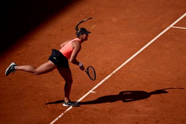 Mutua Madrid Open - Day Three Jessica Bouzas Maneiro of Spain serves against Paula Badosa of Spain during day three of the Mutua Madrid Open 2024 at Caja Magica on April 24, 2024, in Madrid, Spain. Madrid Caja Magica Madrid Spain RL_MMO24_516 Copyright: xRicardoxLarreinax