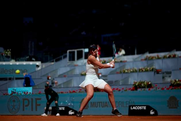 Mutua Madrid Open - Day Three Paula Badosa of Spain returns a shot against Jessica Bouzas Maneiro of Spain during day three of the Mutua Madrid Open 2024 at Caja Magica on April 24, 2024, in Madrid, Spain. Madrid Caja Magica Madrid Spain RL_MMO24_548 Copyright: xRicardoxLarreinax