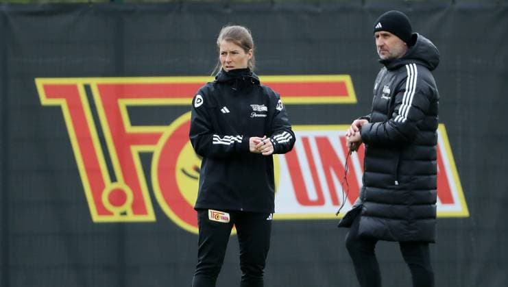 Co Trainer Marie Louise Eta, Trainer Nenad Bjelica Sport Football Soccer Training 1 Bundesliga Men DFL Season 2023 2024 24 04 2024 1 FC Union Berlin FCU DFL regulations prohibit any use of photographs as image sequences and or quasi video