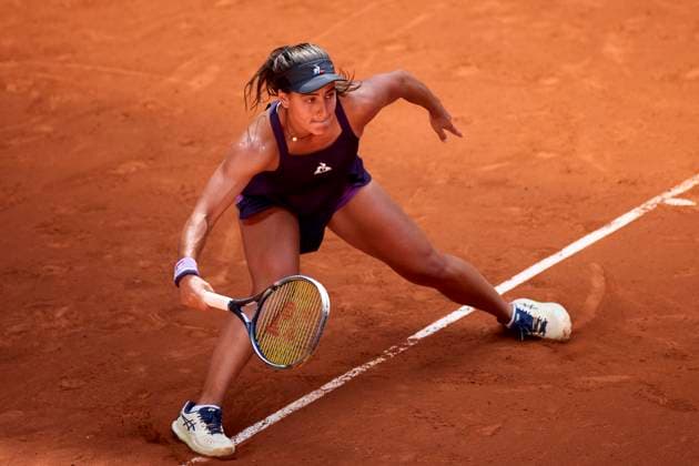 Mutua Madrid Open - Day Three Carle Maria Lourdes of Argentina returns a shot against Emma Raducanu of Great Britain during day three of the Mutua Madrid Open 2024 at Caja Magica on April 24, 2024, in Madrid, Spain. Madrid Caja Magica Madrid Spain RL_MMO24_066 Copyright: xRicardoxLarreinax