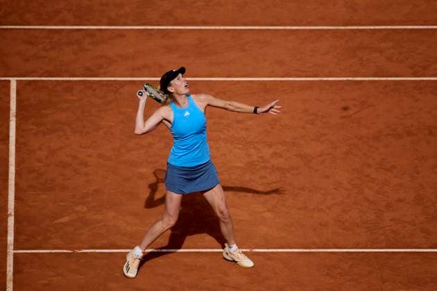 Mutua Madrid Open - Day Three Caroline Wozniacki of Denmark returns a shot against Sara Errani of Italy during day three of the Mutua Madrid Open 2024 at Caja Magica on April 24, 2024, in Madrid, Spain. Madrid Caja Magica Madrid Spain RL_MMO24_00196 Copyright: xRicardoxLarreinax