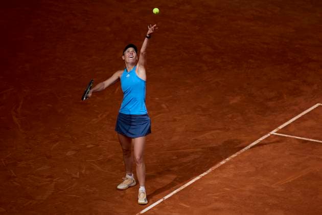 Mutua Madrid Open - Day Three Caroline Wozniacki of Denmark serves against Sara Errani of Italy during day three of the Mutua Madrid Open 2024 at Caja Magica on April 24, 2024, in Madrid, Spain. Madrid Caja Magica Madrid Spain RL_MMO24_00213 Copyright: xRicardoxLarreinax