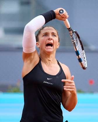 Mutua Madrid Open - Day Three Sara Errani of Italy returns a shot against Caroline Wozniacki of Denmark during day three of the Mutua Madrid Open 2024 at Caja Magica on April 24, 2024, in Madrid, Spain. Madrid Caja Magica Madrid Spain RL_MMO24_00289 Copyright: xRicardoxLarreinax