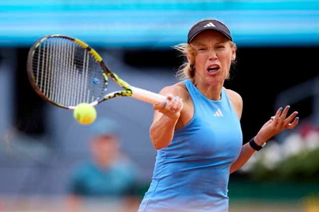 Mutua Madrid Open - Day Three Caroline Wozniacki of Denmark returns a shot against Sara Errani of Italy during day three of the Mutua Madrid Open 2024 at Caja Magica on April 24, 2024, in Madrid, Spain. Madrid Caja Magica Madrid Spain RL_MMO24_00316 Copyright: xRicardoxLarreinax