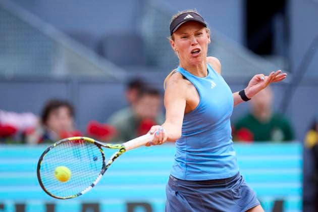 Mutua Madrid Open - Day Three Caroline Wozniacki of Denmark returns a shot against Sara Errani of Italy during day three of the Mutua Madrid Open 2024 at Caja Magica on April 24, 2024, in Madrid, Spain. Madrid Caja Magica Madrid Spain RL_MMO24_00328 Copyright: xRicardoxLarreinax
