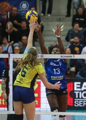 Stuttgart , Volleyball Bundesliga Womens PlayOff Final Game 4, Allianz MTV Stuttgart vs SSC Palmberg Schwerin , from left Nova Marring Schwerin Krystal Rivers Stgt